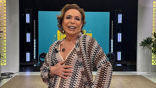 Benita visita 'La Familia de la Tele': "Nadie me tiene que autorizar a ser lo que soy"