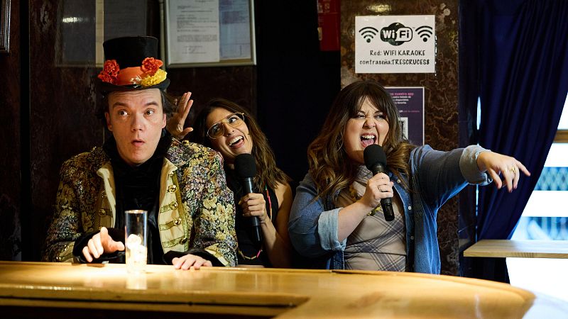 La Revuelta | Lalachus y Saray se van de karaoke