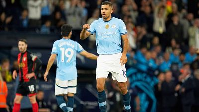 Rodrigo Hernández vuelve a jugar con el Manchester City ocho meses después de su grave lesión