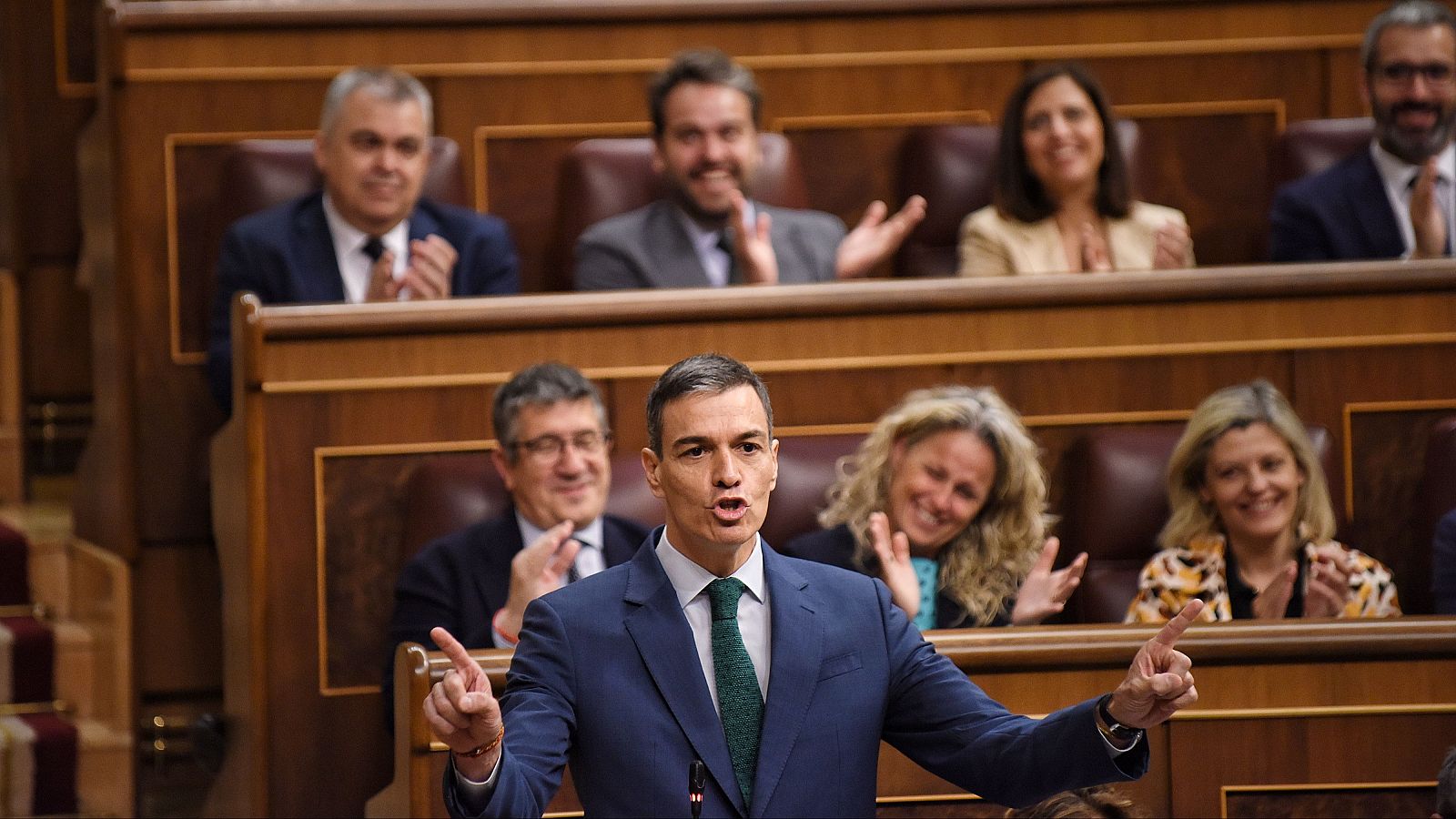 Las acusaciones mutuas de corrupción marcan la sesión de control al Gobierno | Ver