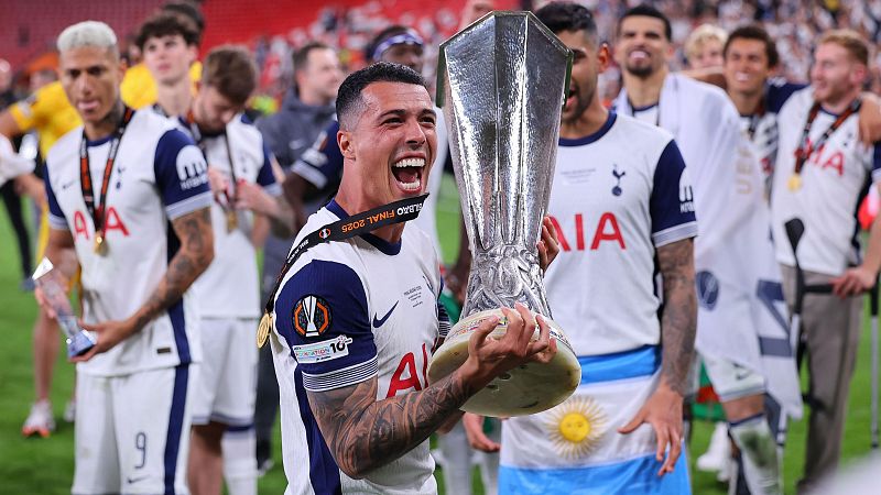 Pedro Porro, tras ganar la Europa League: "San Mamés siempre va a quedar en mi memoria por esta noche"