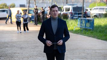La jueza envía al banquillo al hermano de Sánchez y al líder del PSOE en Extremadura
