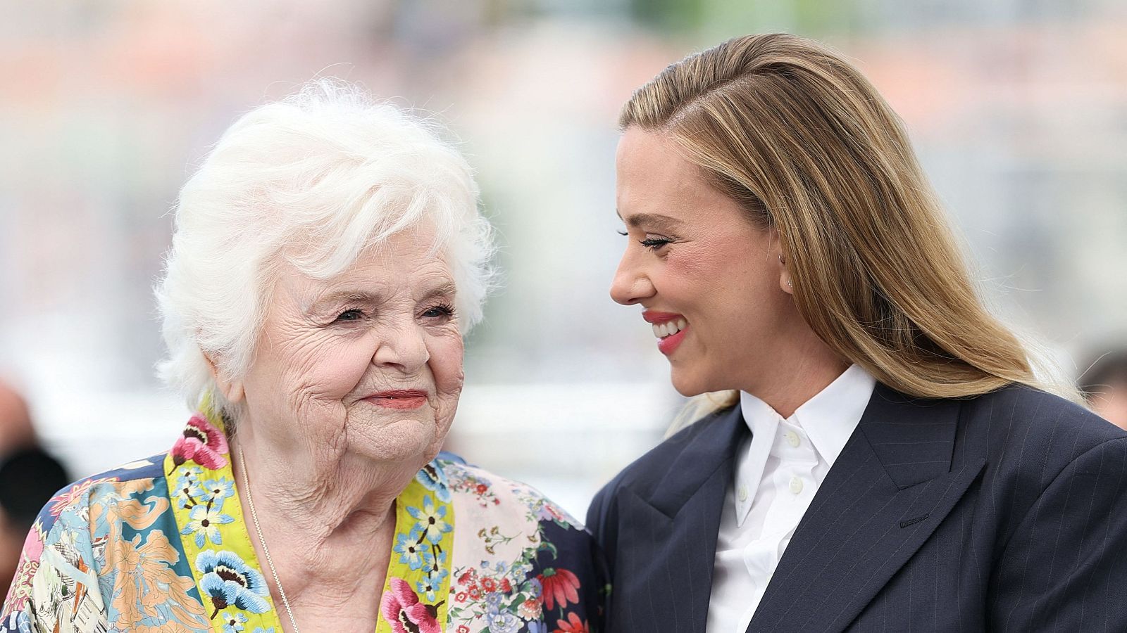 Scarlett Johansson debuta en Cannes como directora - Telediario 1 | Ver