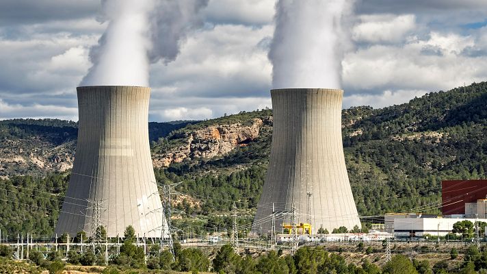 Telediario 2 - Las eléctricas defienden prolongar el funcionamiento de las centrales nucleares tras el apagón