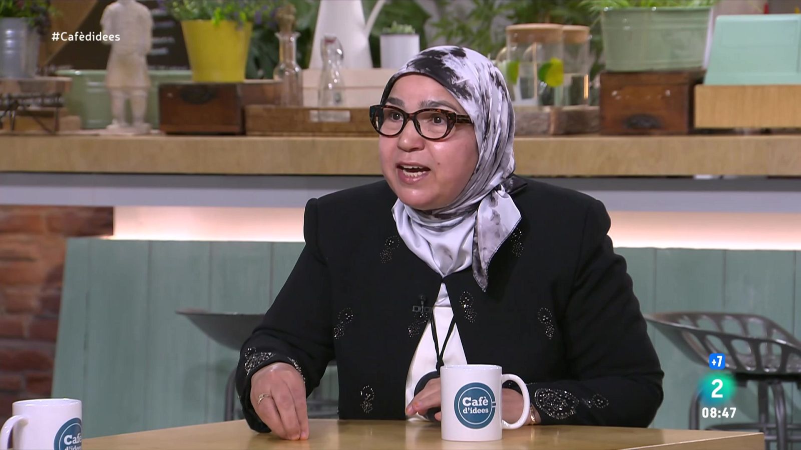 Najia Lotfi, sobre el vel: "No només és religiós, és cultural" - Cafè d'idees | Veure