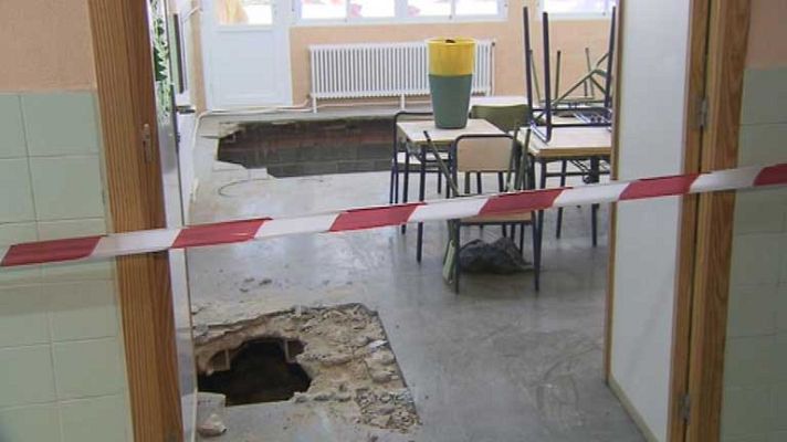 Telediario 1 - Derrumbe del suelo en un colegio