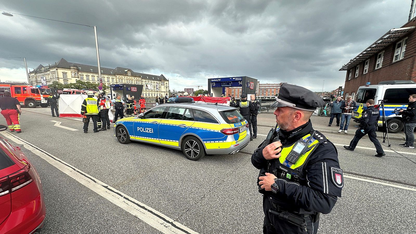 Al menos 12 heridos en un ataque con cuchillo en Hamburgo - Telediario 2 | Ver