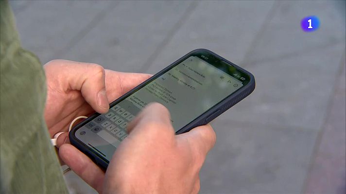 L'Informatiu - Creix el pànic dels joves a parlar per telèfon