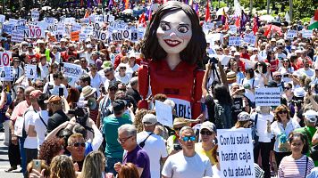 Una marcha denuncia el "desmantelamiento" de la sanidad pública en Madrid y las políticas del Gobierno de Ayuso