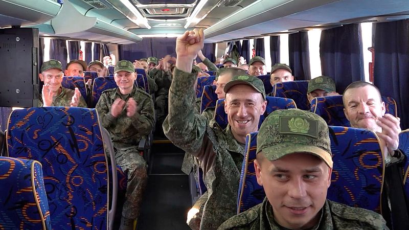 Ucrania y Rusia completan el canje de prisioneros pactado en Estambul