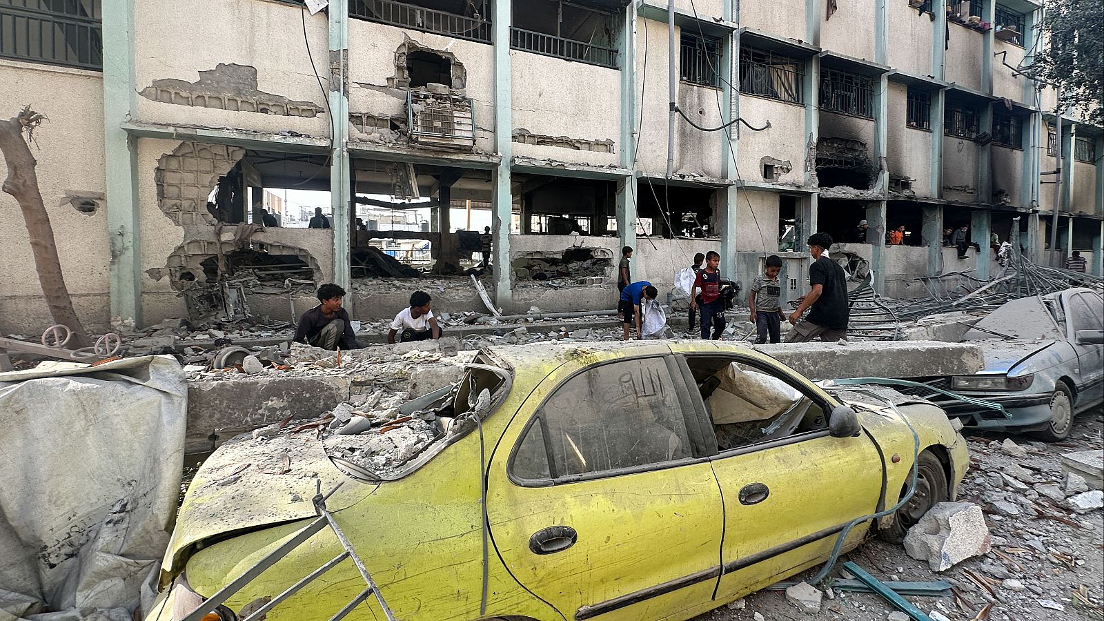 Al menos 30 muertos tras un ataque israelí contra una escuela en Gaza - La hora de La 1 | Ver
