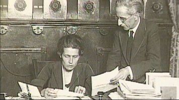 100 años de la primera mujer que actuó como abogada en un juicio, Victoria Kent