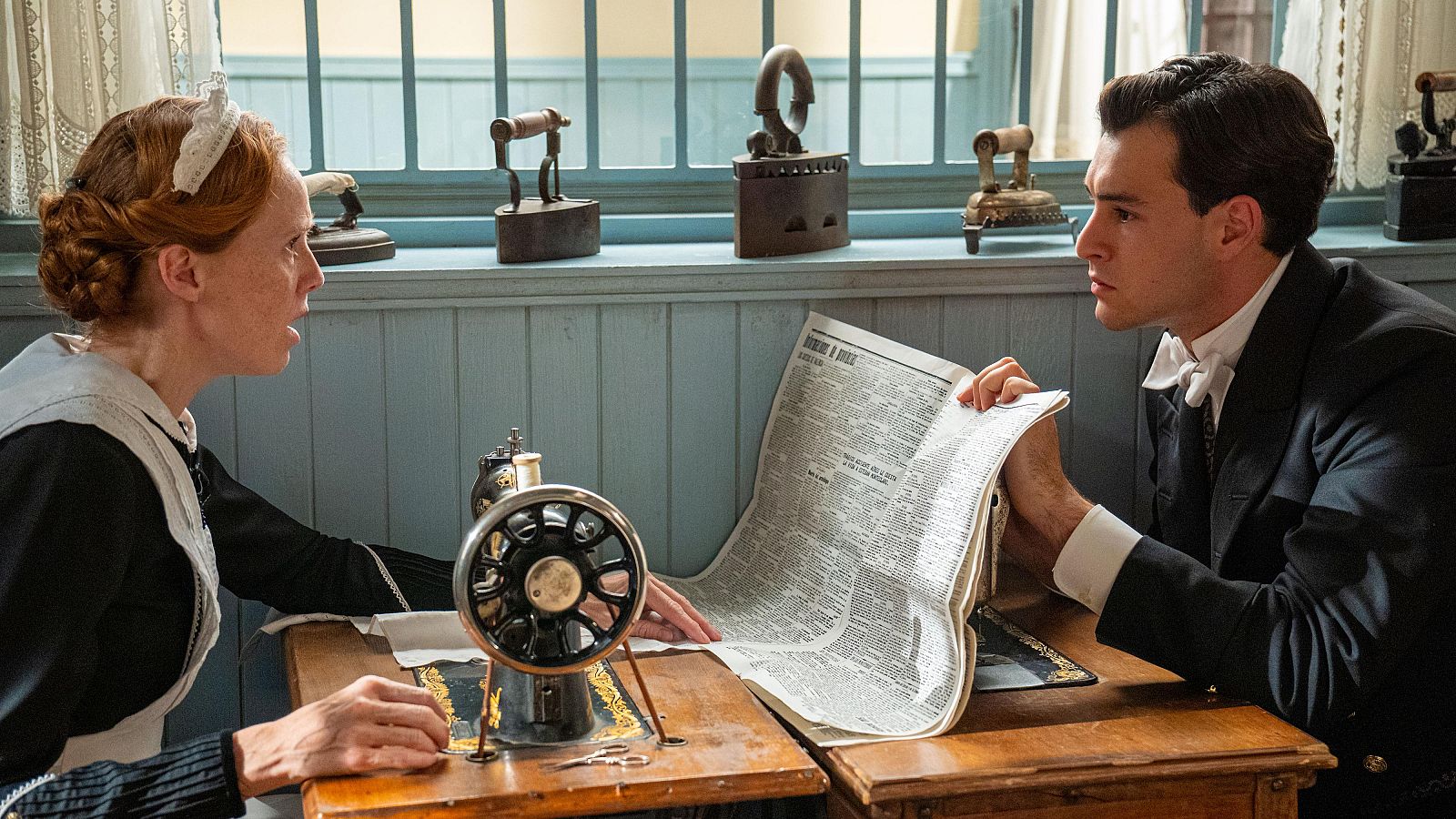 La Promesa: Curro y Pía investigan a este personaje - La promesa | Ver