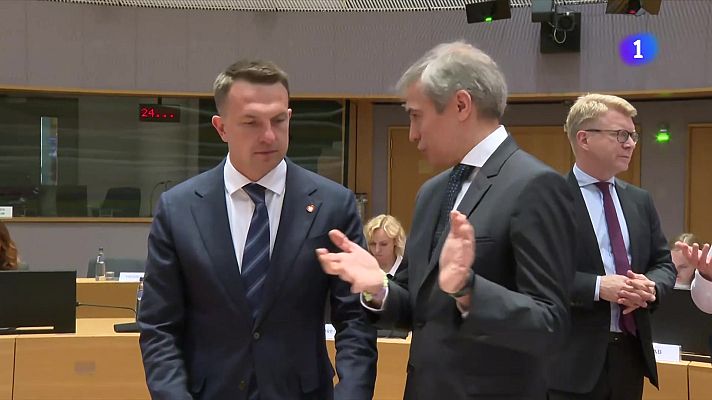 L'Informatiu - La UE ajorna la votació sobre l'oficialitat del català