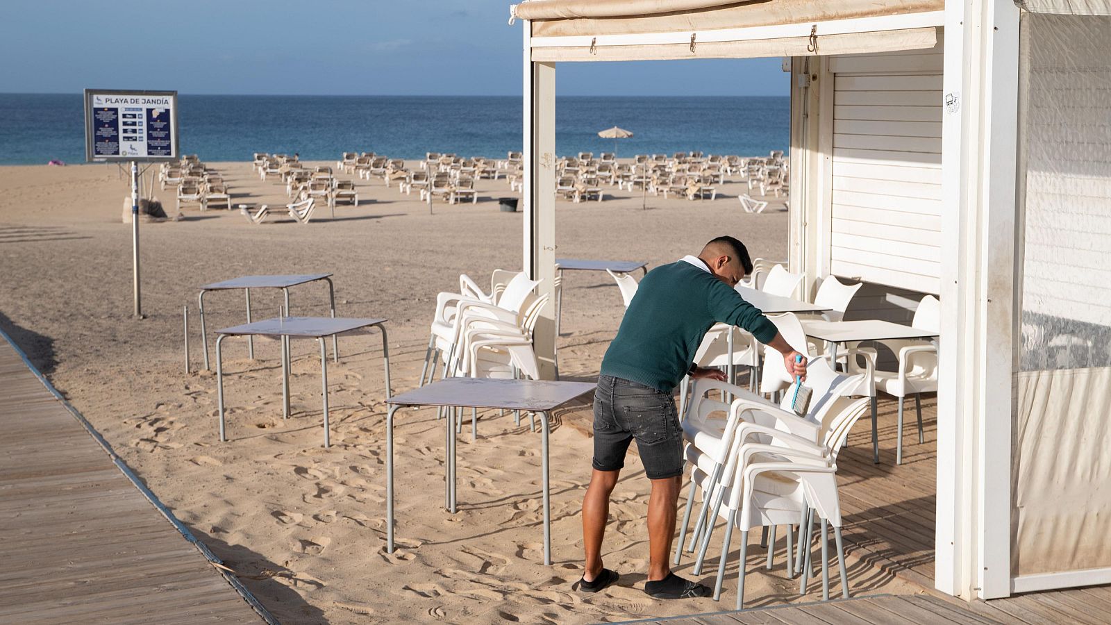 La hostelería busca camareros a las puertas del verano | Ver