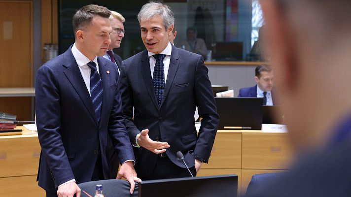 Telediario 2 - Bruselas aplaza la decisión para oficializar el catalán, el euskera y el gallego en la UE