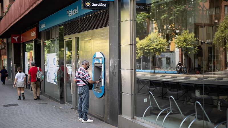 Economía eleva al Consejo de Ministros la decisión sobre la opa hostil de BBVA al Sabadell | Ver