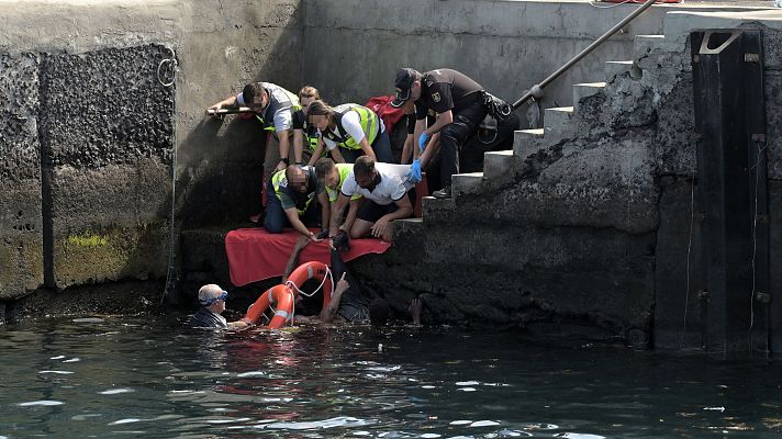  - Al menos siete mujeres muertas tras volcar un cayuco en El Hierro