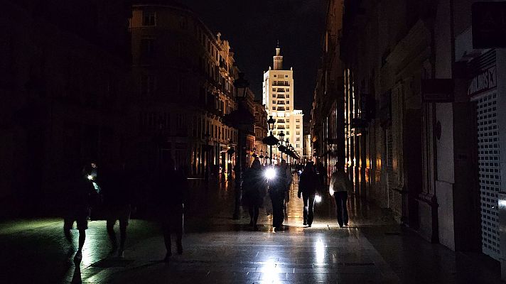 Telediario 1 - Un mes de incógnitas tras el apagón