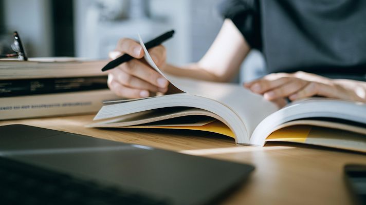 Telediario Matinal - EE.UU. comenzará a revocar los visados de estudiantes chinos