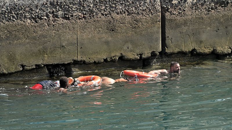 El vuelco del cayuco en El Hierro, una "tragedia evitable" que cuestiona el protocolo de rescate