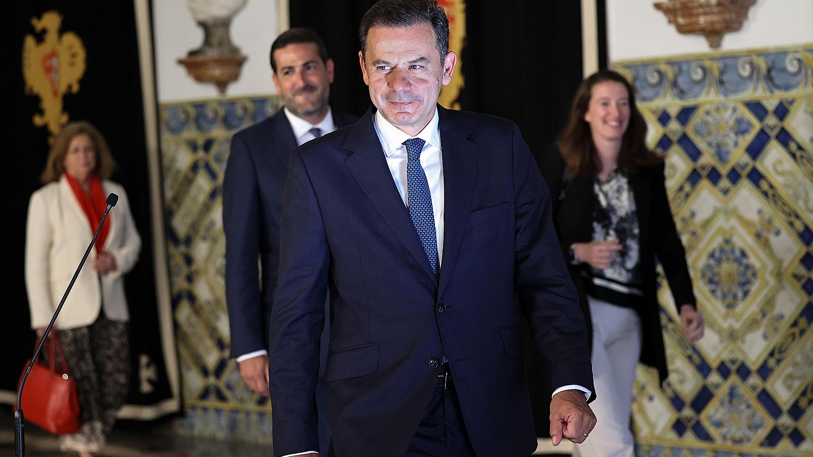 Montenegro tendrá que pactar con la ultraderecha para legislar - La tarde en 24h | Ver