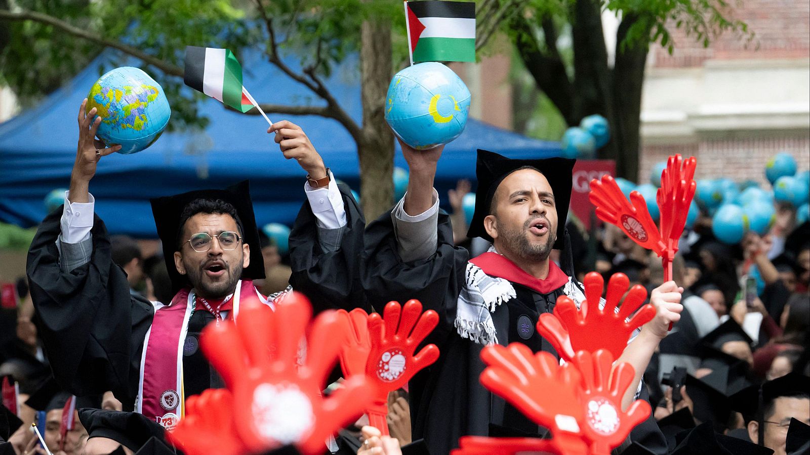 Los estudiantes de Harvard se gradúan - La tarde en 24h | Ver