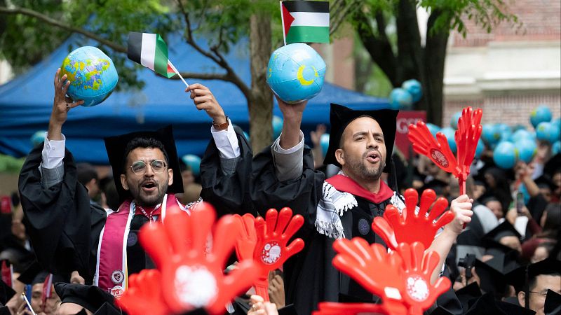 Los estudiantes de Harvard se gradúan en medio de la tensión con la Administración Trump