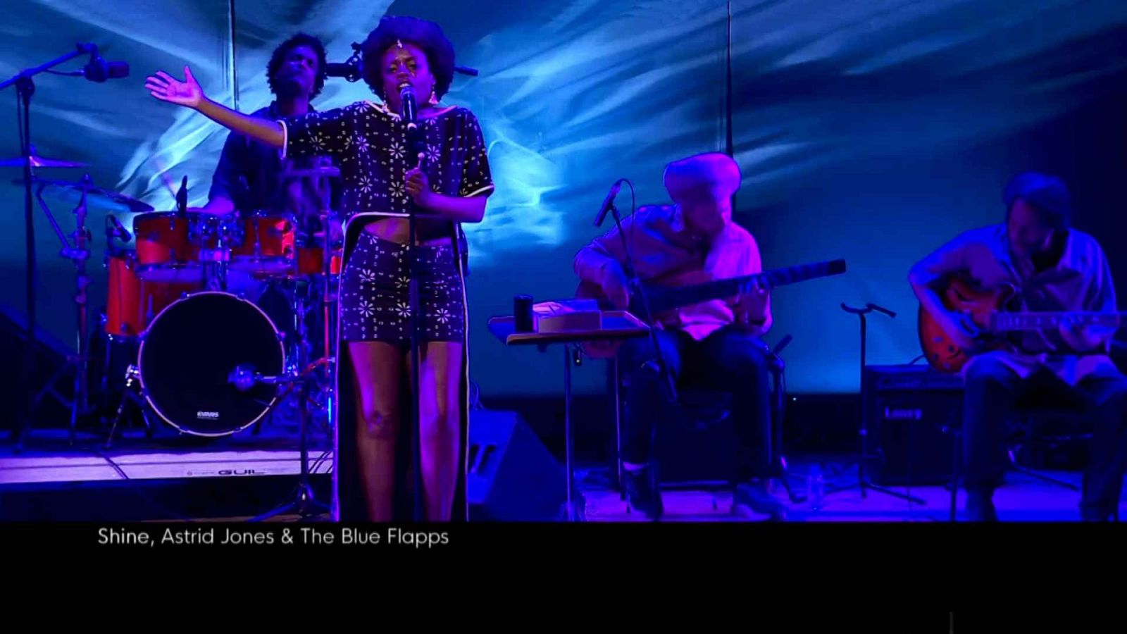 Las noches del Monumental - Astrid Jones & the Blue Flaps “Brilla” - ver ahora