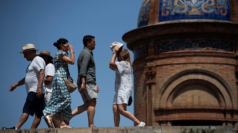 Junio comienza con aviso por calor y tormentas en once comunidades