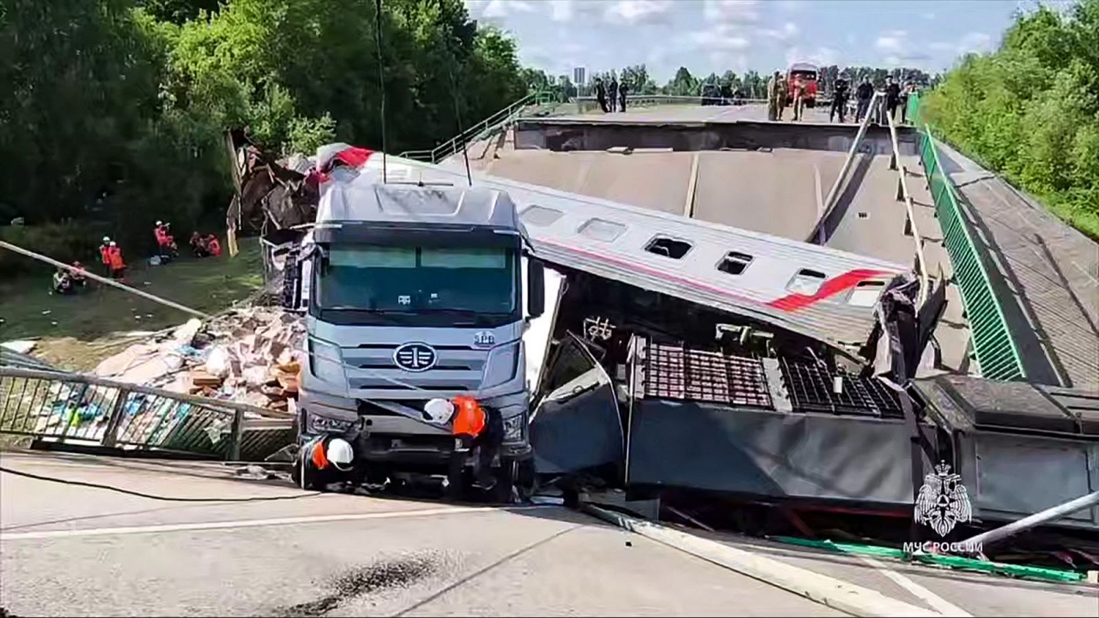 Rusia investiga como actos terroristas el colapso de dos puentes en Briansk y Kursk - Fin de semana 24h | Ver