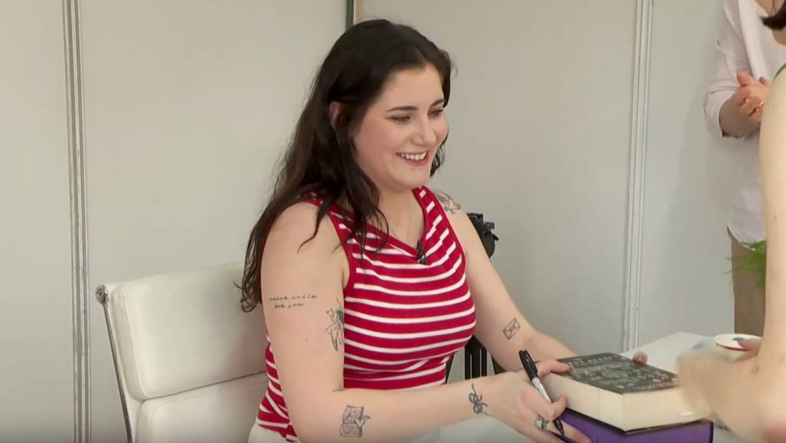 El fenómeno Lauren Roberts llega a la Feria del Libro de Madrid | Ver