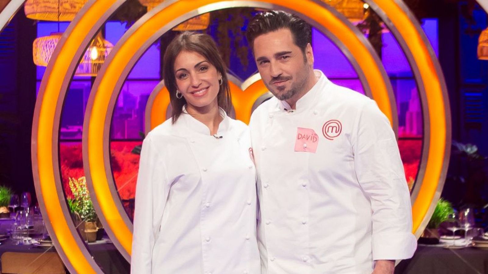 Hiba Abouk y David Bustamante enamoran a los aspirantes de MasterChef 13 - MasterChef | Ver