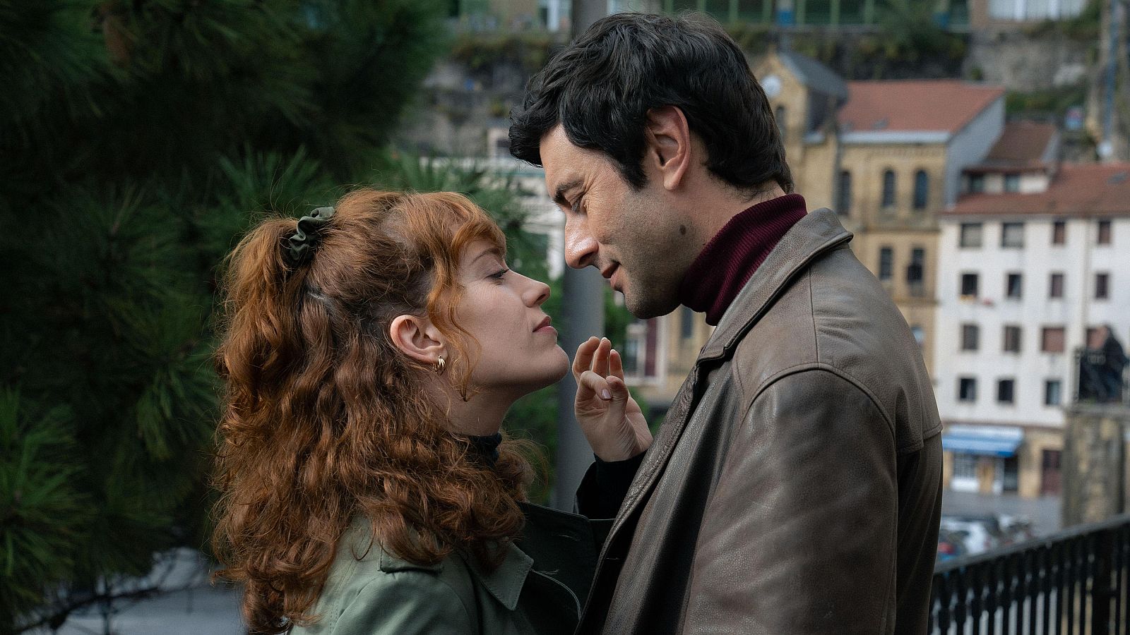 Protagonizada por Javier Rey y Itsasso Arana, está basada en los años 80 en la frontera entre el País Vasco y Francia.