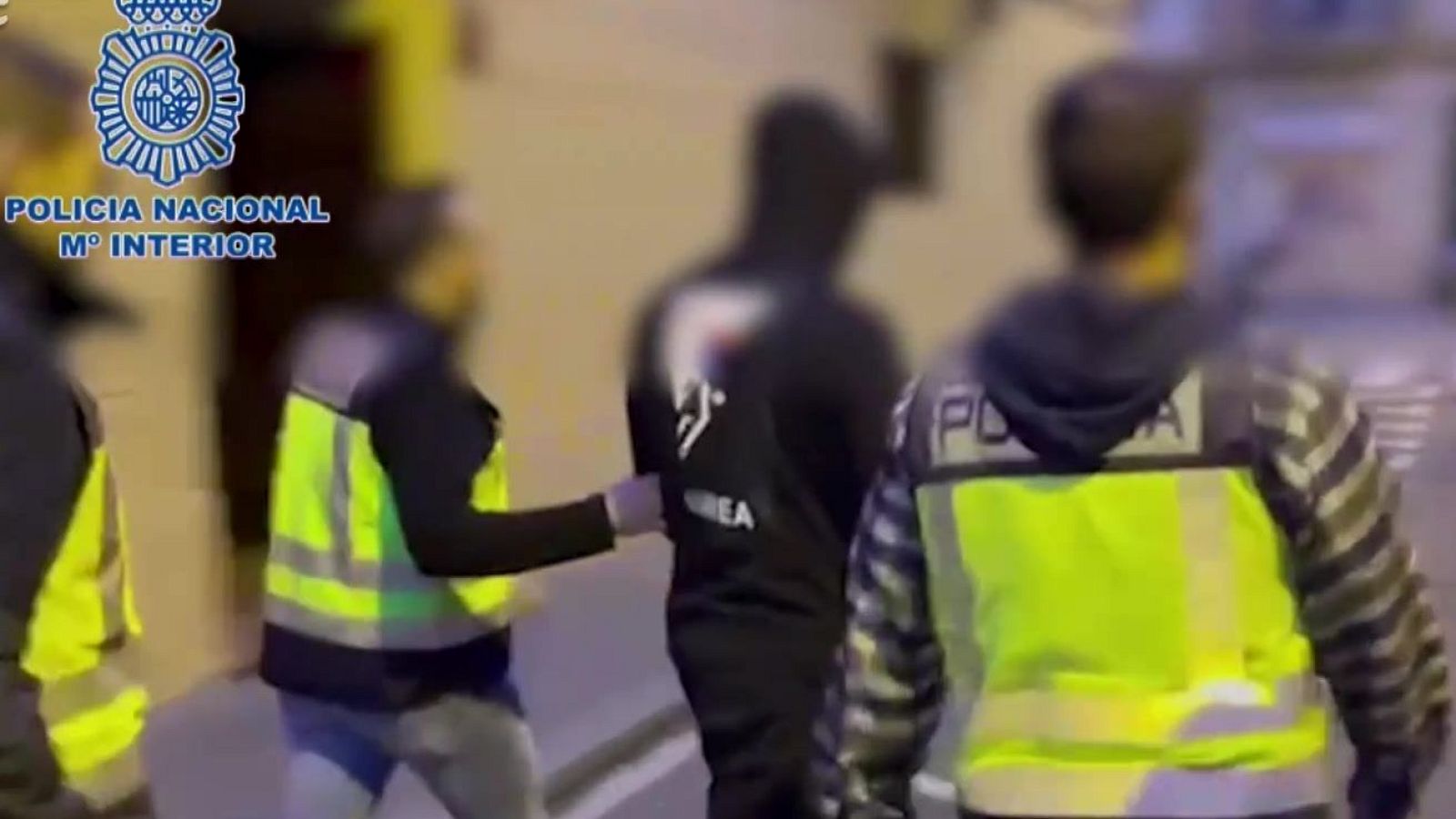 Se disfrazaban de las personas a las que habían robado el DNI para saquearles las cuentas - Mañaneros 360 | Ver