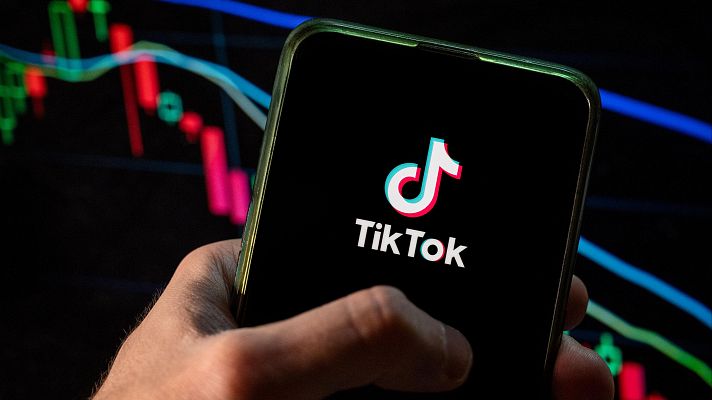 Telediario 1 - Estafas en TikTok: los hackers usaban los contenidos populares para meter virus a los usuarios