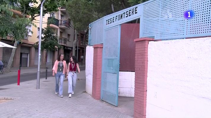 L'Informatiu - L'Institut Eduard Fontserè fa vaga per exigir la continuïtat dels educadors
