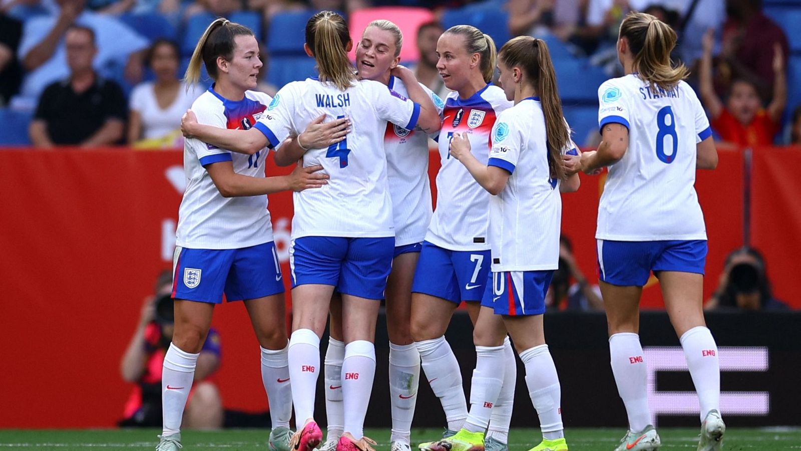 Russo adelanta a Inglaterra en una pérdida de España (0-1) | Ver