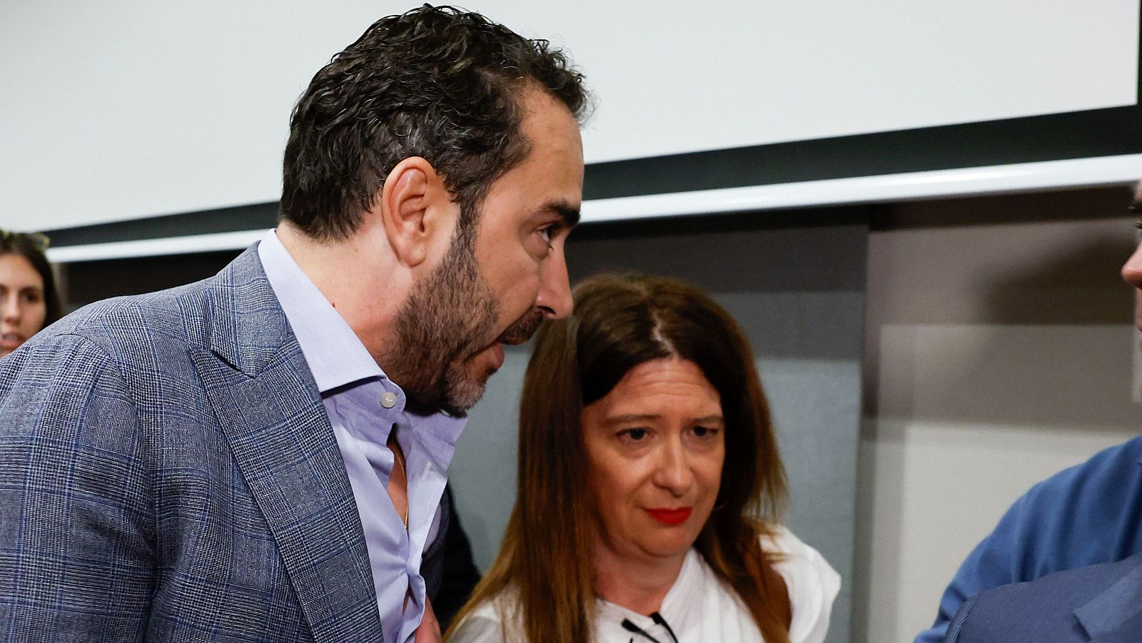 Leire Díez desvincula al PSOE de los audios de la UCO - Informativo 24h | Ver