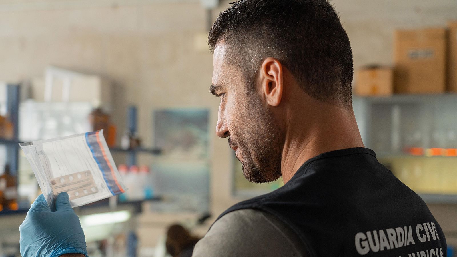 Avance de la trama del cuarto y último caso de la serie policiaca protagonizada por Miguel Ángel Silvestre ¡Mira el tráiler del cuarto episodio!