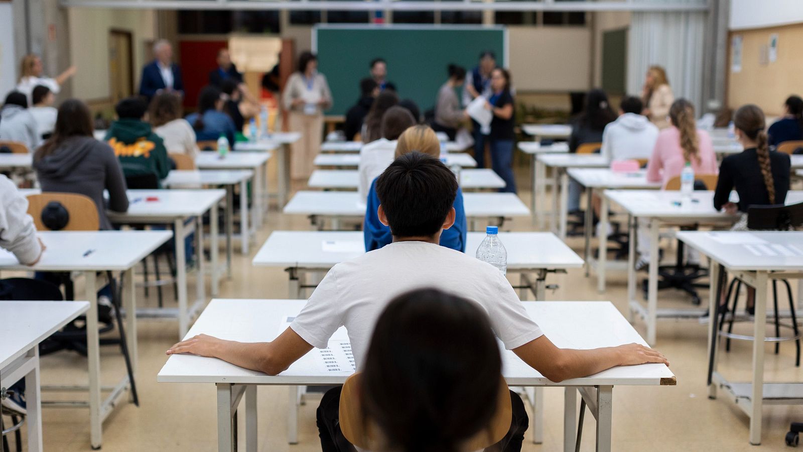 Primer día de PAU para los estudiantes de Canarias - Telediario 1 | Ver