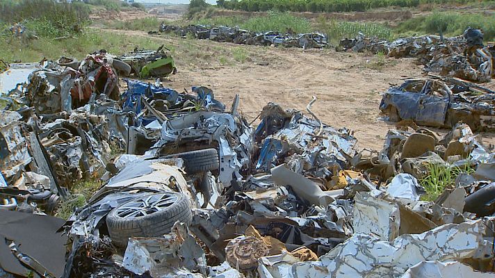  - La Generalitat denunciará a la CHJ por amontonar unos 300 vehículos al lado del barranco del Poyo