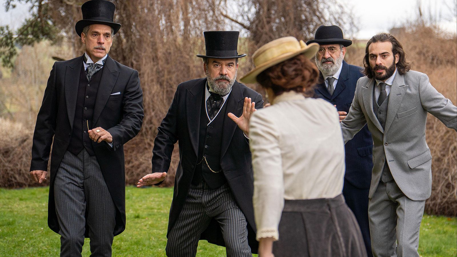 La Promesa - Eugenia dispara una pistola en el bautizo - La promesa | Ver