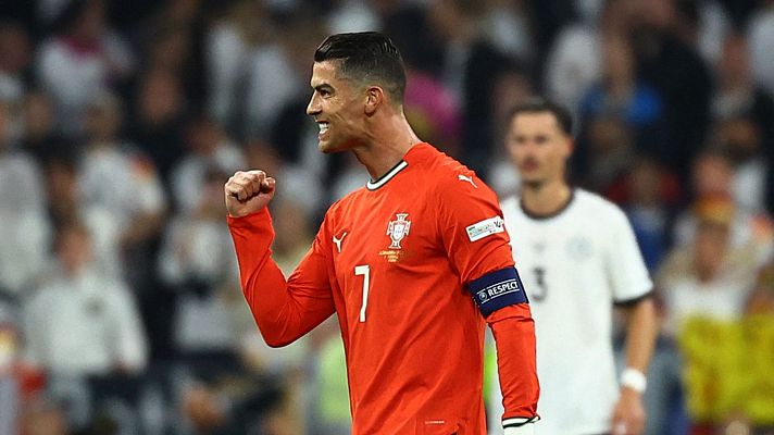 Fútbol - Cristiano Ronaldo marca el gol de la remontada frente a Alemania