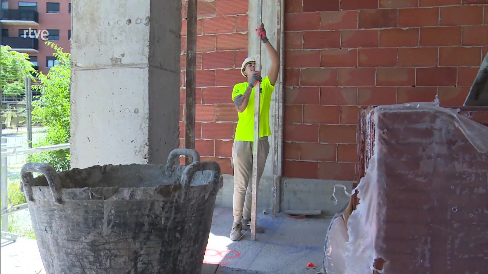 Aquí Hay Trabajo- Se buscan albañiles - Aquí hay trabajo | Ver