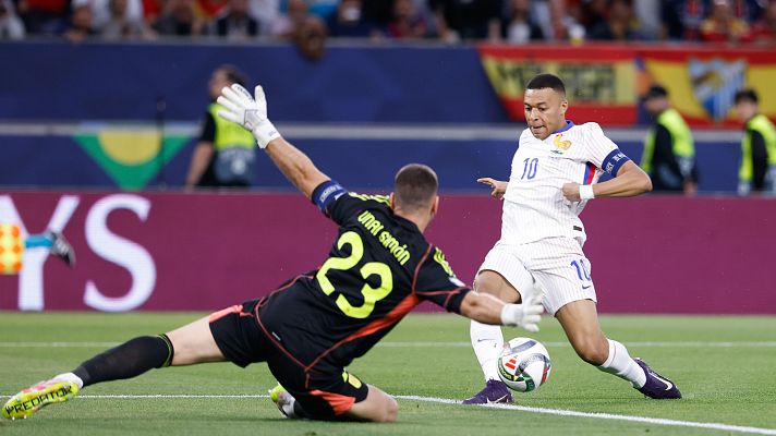 UEFA Nations League - Unai Simón sostuvo a España en sus peores momentos contra Francia