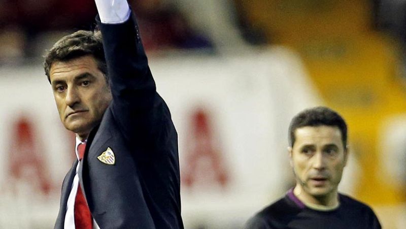 Malos momentos para Míchel en el Sevilla | Ver