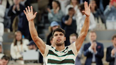 Alcaraz se lleva un recuerdo de la pista central de Roland Garros: su foto con la placa de Nadal