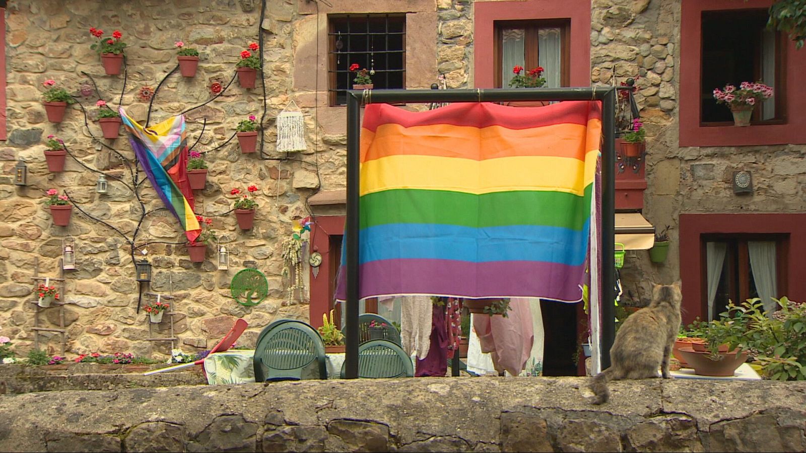Barcenillas, en Cantabria, celebra la IV edición del AgrOrgullo - La tarde en 24h | Ver