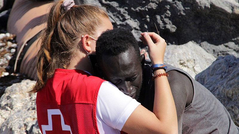 Muere Abdou, el chico del abrazo | Ver